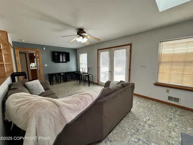 $449,900 | 107 Horseshoe Drive, Effort, PA 18330