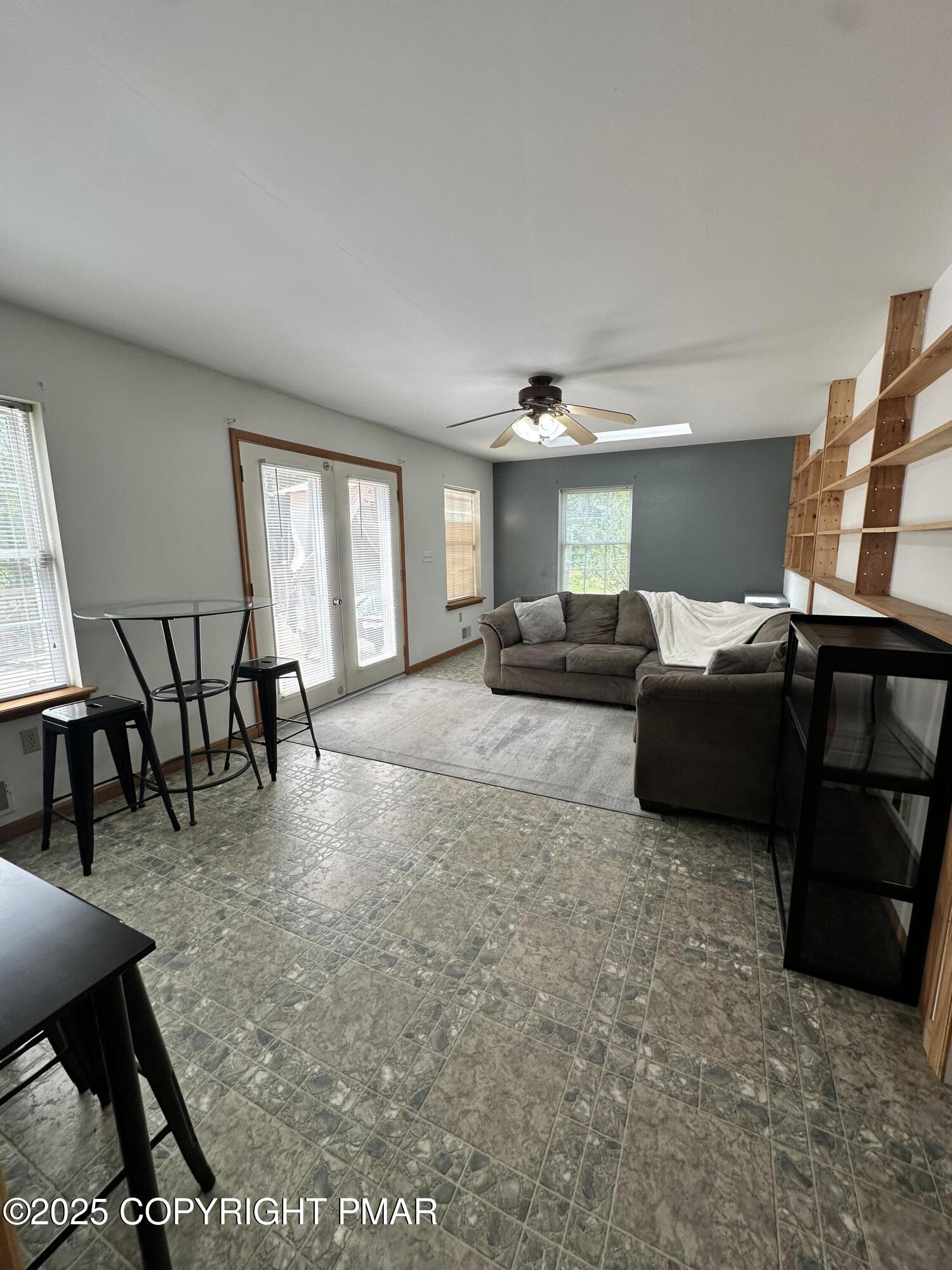 107 Horseshoe Drive Effort, PA 18330 - Photo 40 of 72 Family Room