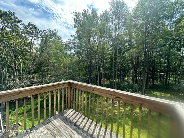 $449,900 | 107 Horseshoe Drive, Effort, PA 18330