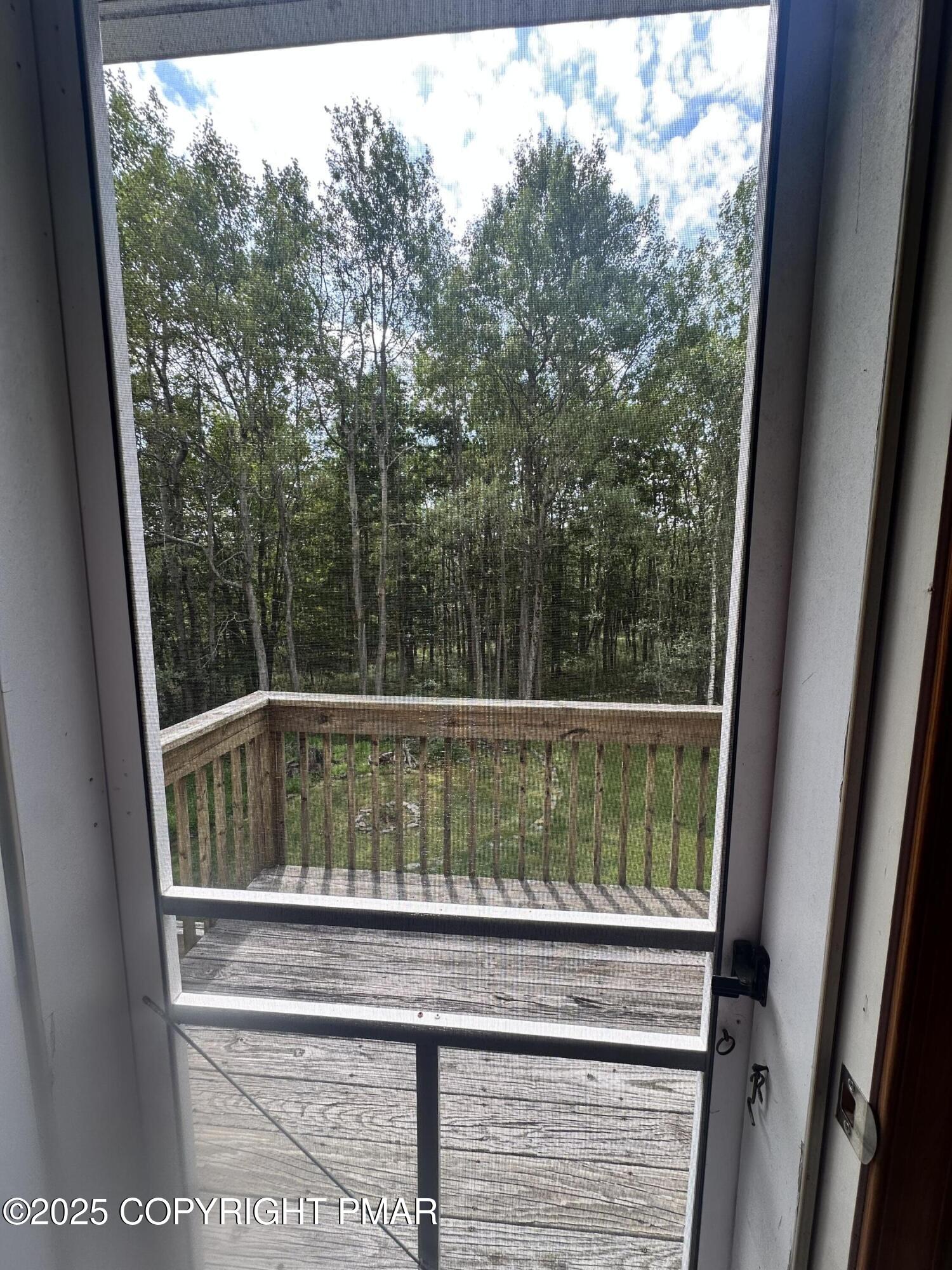 107 Horseshoe Drive Effort, PA 18330 - Photo 45 of 72 Balony off Primary