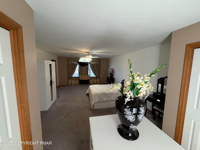 $449,900 | 107 Horseshoe Drive, Effort, PA 18330