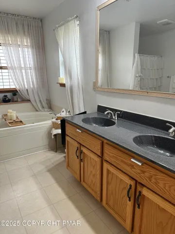 $449,900 | 107 Horseshoe Drive, Effort, PA 18330