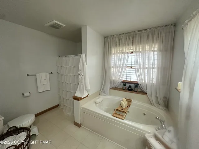 $449,900 | 107 Horseshoe Drive, Effort, PA 18330