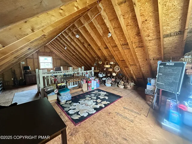 $449,900 | 107 Horseshoe Drive, Effort, PA 18330