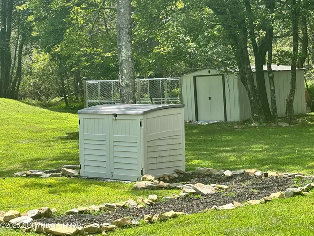 $449,900 | 107 Horseshoe Drive, Effort, PA 18330