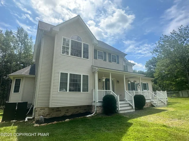 $449,900 | 107 Horseshoe Drive, Effort, PA 18330