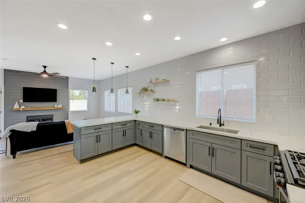 $2,500 | 210 Sunlight Peak Street, Henderson, NV 89012