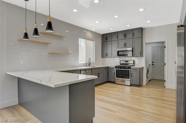 $2,500 | 210 Sunlight Peak Street, Henderson, NV 89012