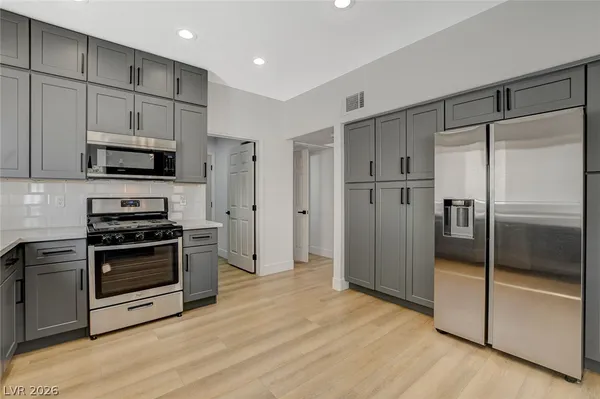 $2,500 | 210 Sunlight Peak Street, Henderson, NV 89012