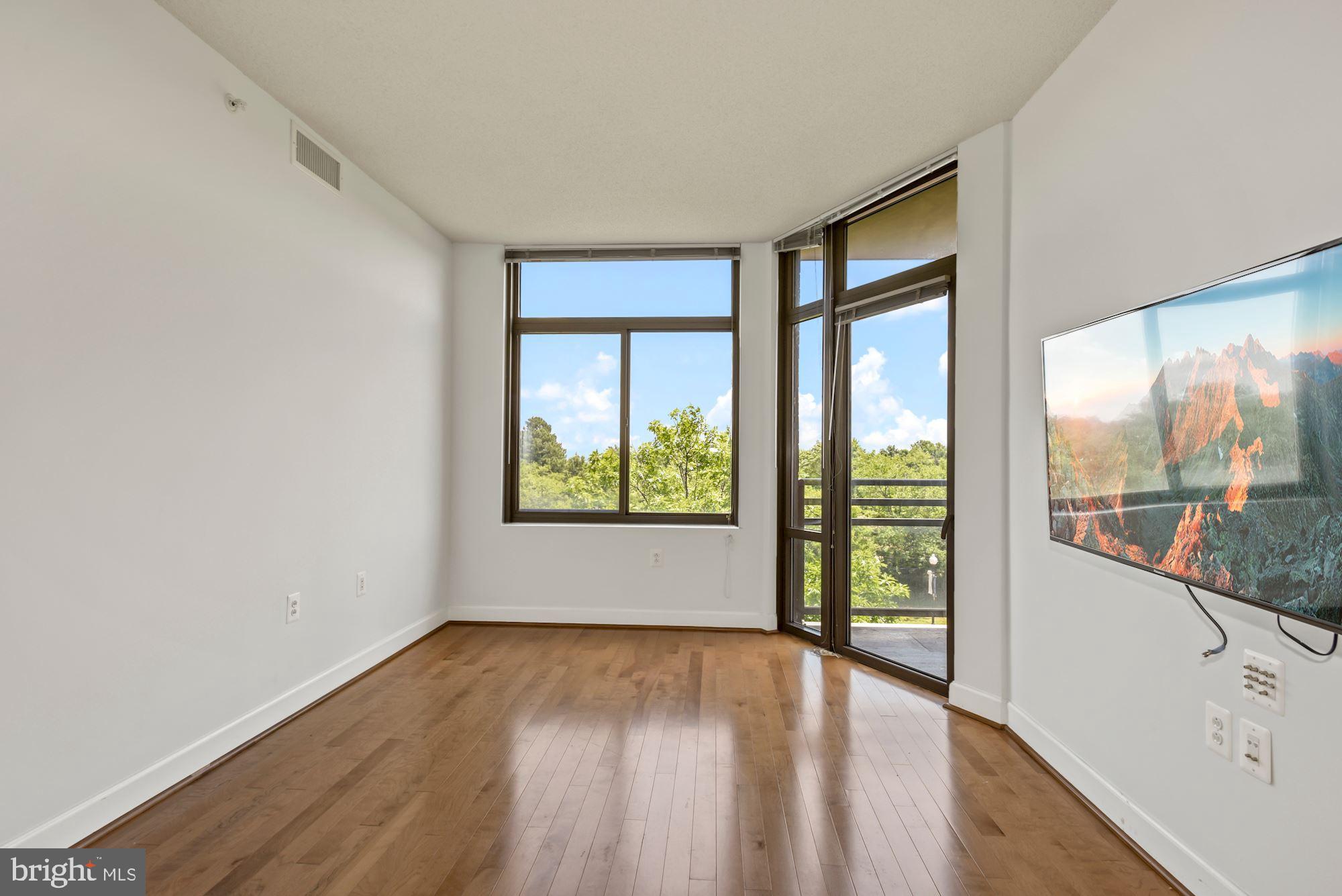 3650 South Glebe Road, Unit 354 Arlington, VA 22202 - Photo 8 of 30 Arlington Condo with Views from every room!