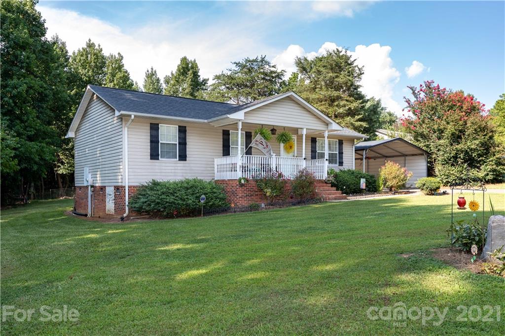 762 State Rd S-46-1086 Clover, SC 29710 - Photo 1 of 34 a front view of a house with a garden