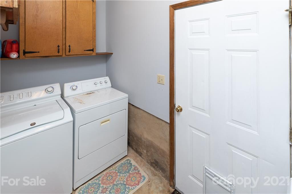 762 State Rd S-46-1086 Clover, SC 29710 - Photo 18 of 34 a utility room with dryer and washer