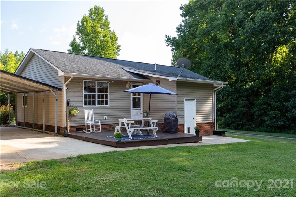 762 State Rd S-46-1086 Clover, SC 29710 - Photo 25 of 34 a backyard of a house with table and chairs