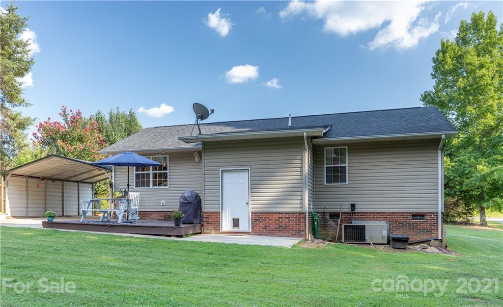 762 State Rd S-46-1086 Clover, SC 29710 - Photo 27 of 34 a front view of house with yard