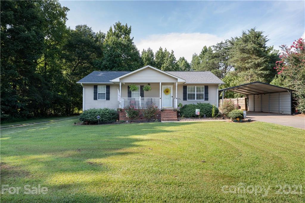 762 State Rd S-46-1086 Clover, SC 29710 - Photo 29 of 34 a front view of a house with a garden