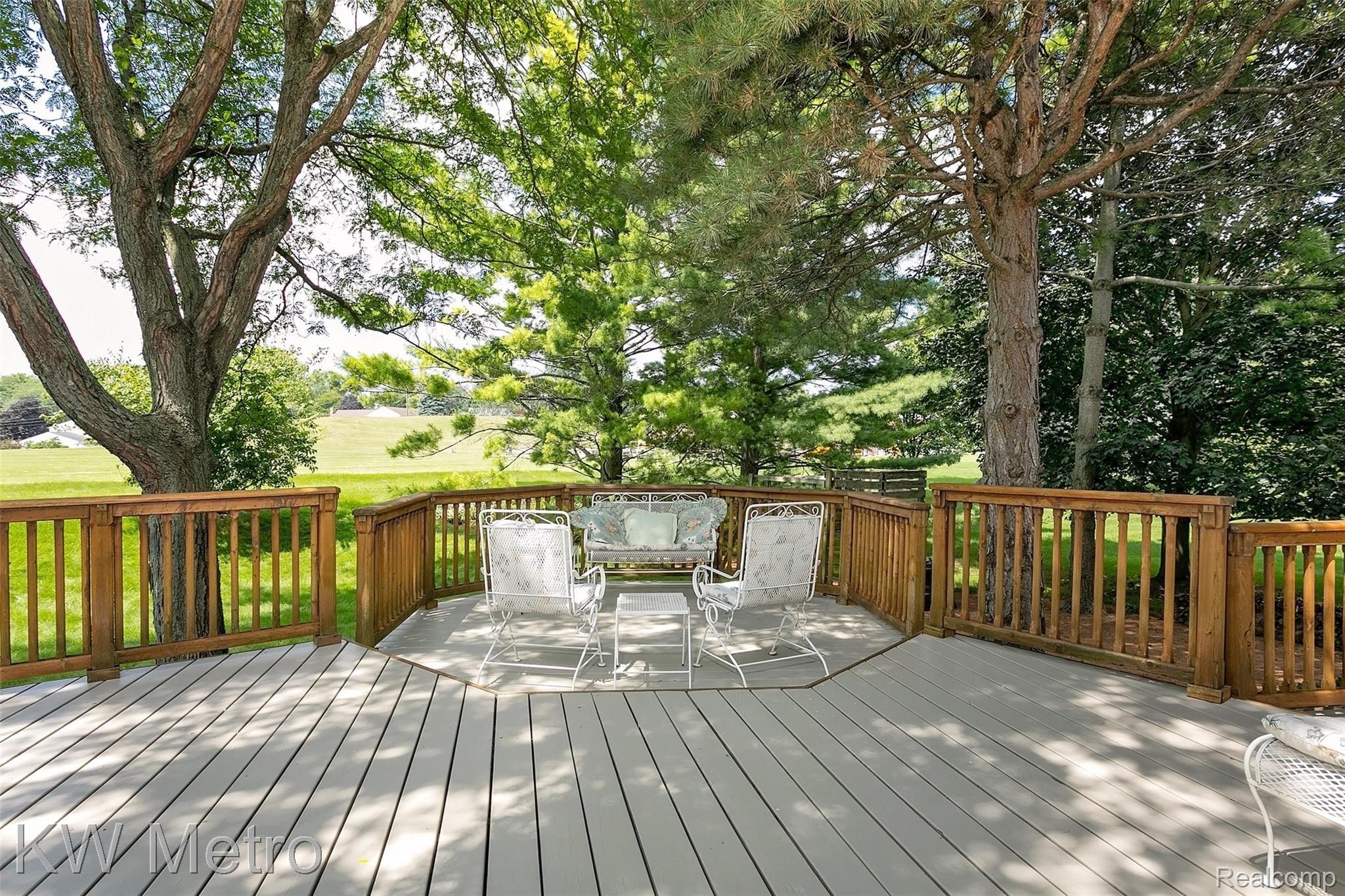828 Ten Point Drive Rochester, MI 48309 - Photo 37 of 56 Ten Point_ext-12.jpg