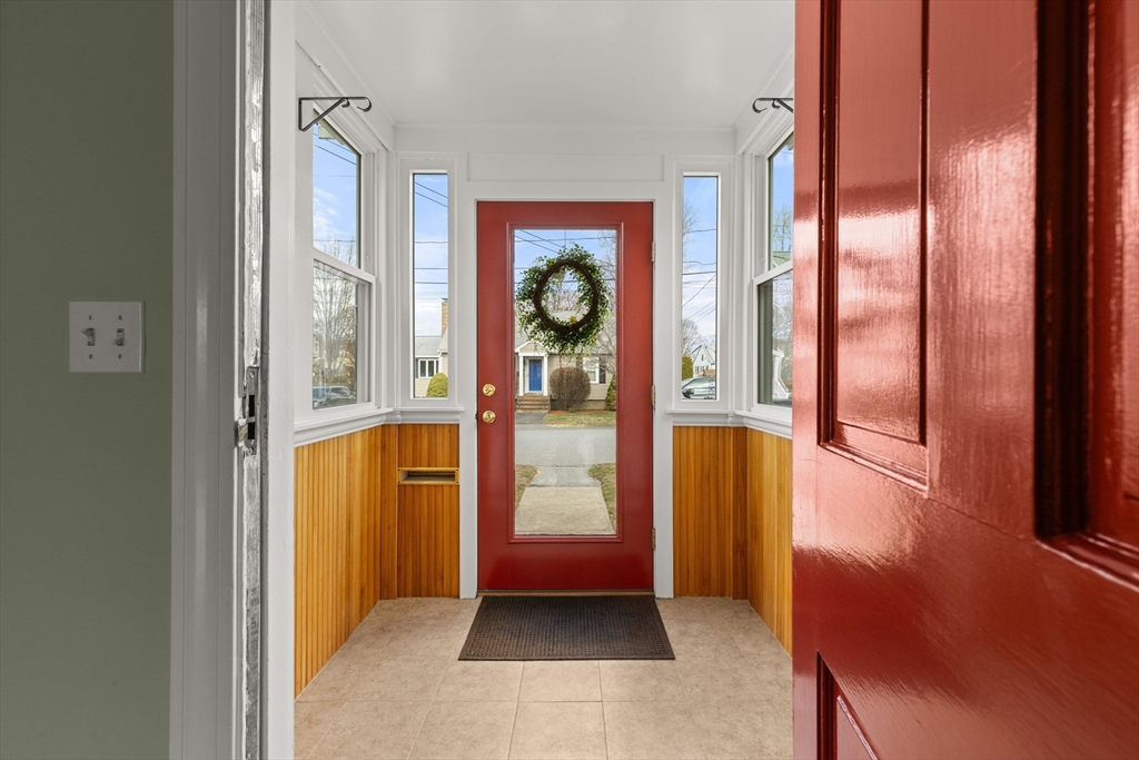 6 Frances Road Burlington, MA 01803 - Photo 3 of 34