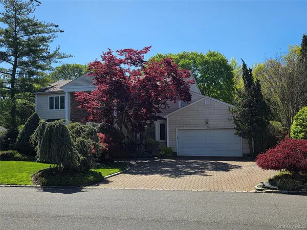 $2,388,000 | 78 Woods Drive, Roslyn, NY 11576