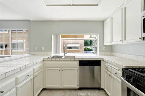 $659,000 | 7109 Farralone Avenue, Unit 117, Canoga Park, CA 91303