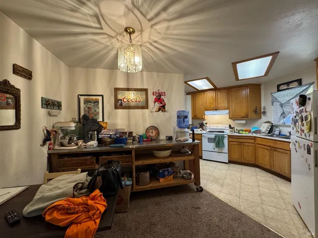 a view of a kitchen and dining room