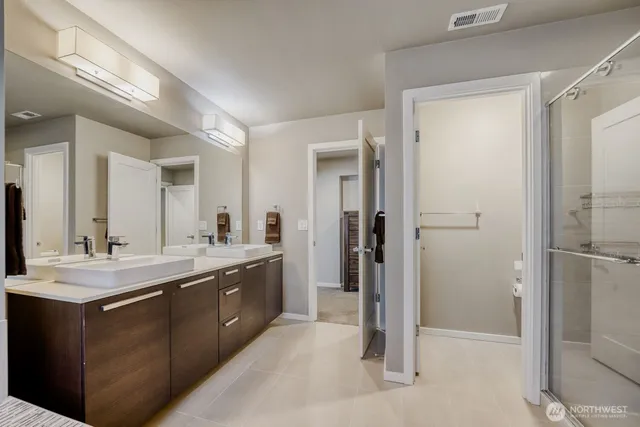 $925,000 | 5658 South 328th Place, Auburn, WA 98001