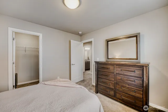 $925,000 | 5658 South 328th Place, Auburn, WA 98001