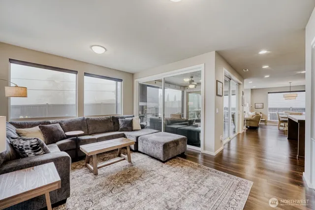 $925,000 | 5658 South 328th Place, Auburn, WA 98001