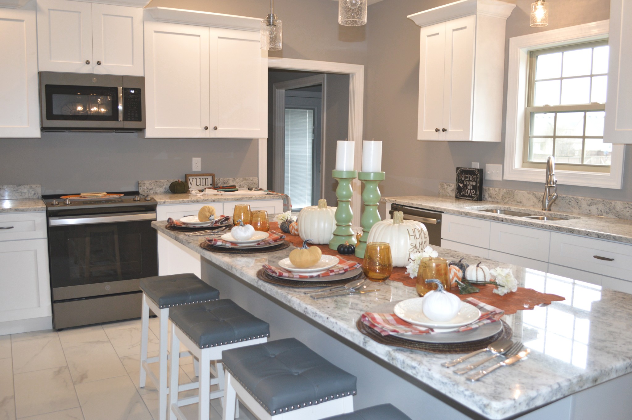 408 Excell Road Clarksville, TN 37043 - Photo 7 of 25 a kitchen with lots of counter top space and a window