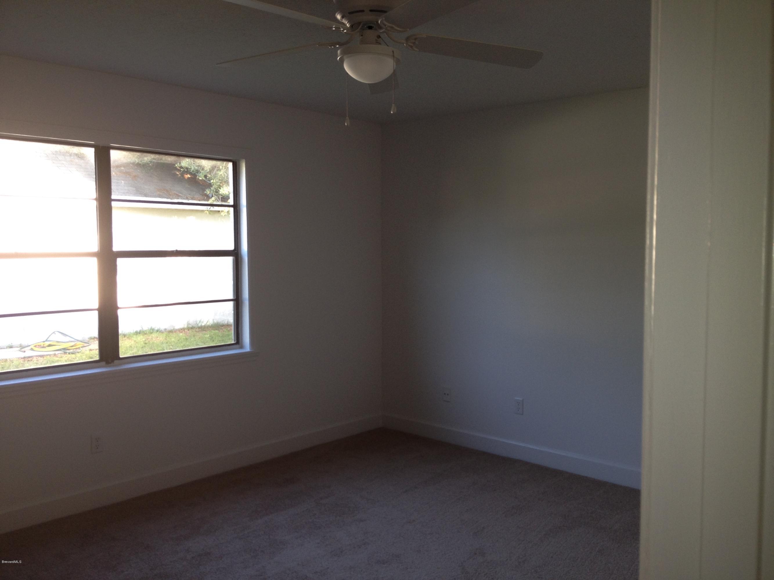 385 Rheine Road Northwest Palm Bay, FL 32907 - Photo 12 of 15 an empty room with a window