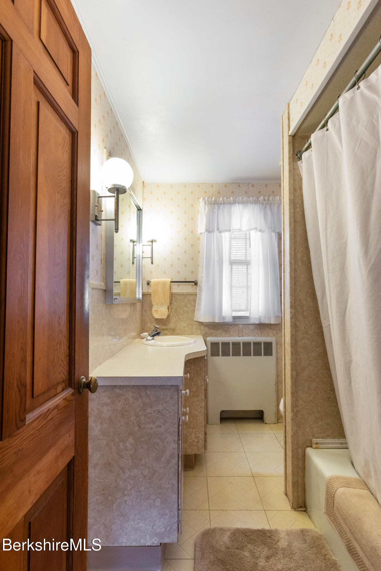 156 East New Lenox Road Pittsfield, MA 01201 - Photo 26 of 41 Full Bath
