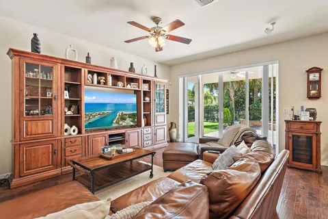 $980,000 | 102 Crab Cay Way, Jupiter, FL 33458
