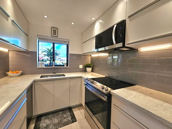 $2,200 | 3204 Southeast 11th Street, Unit 106, Pompano Beach, FL 33062