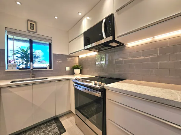 $2,200 | 3204 Southeast 11th Street, Unit 106, Pompano Beach, FL 33062