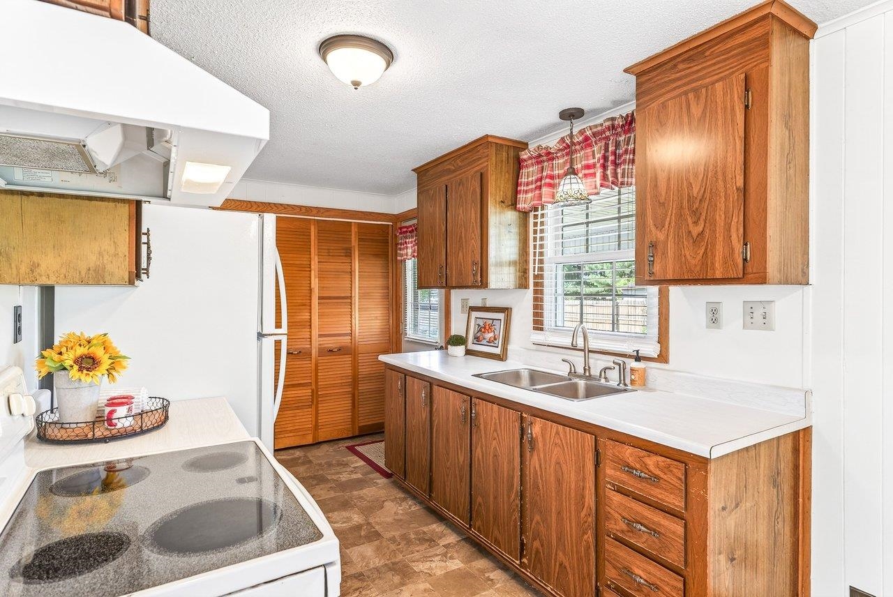 6599 Azalea Lane Dayton, VA 22821 - Photo 8 of 55 Kitchen