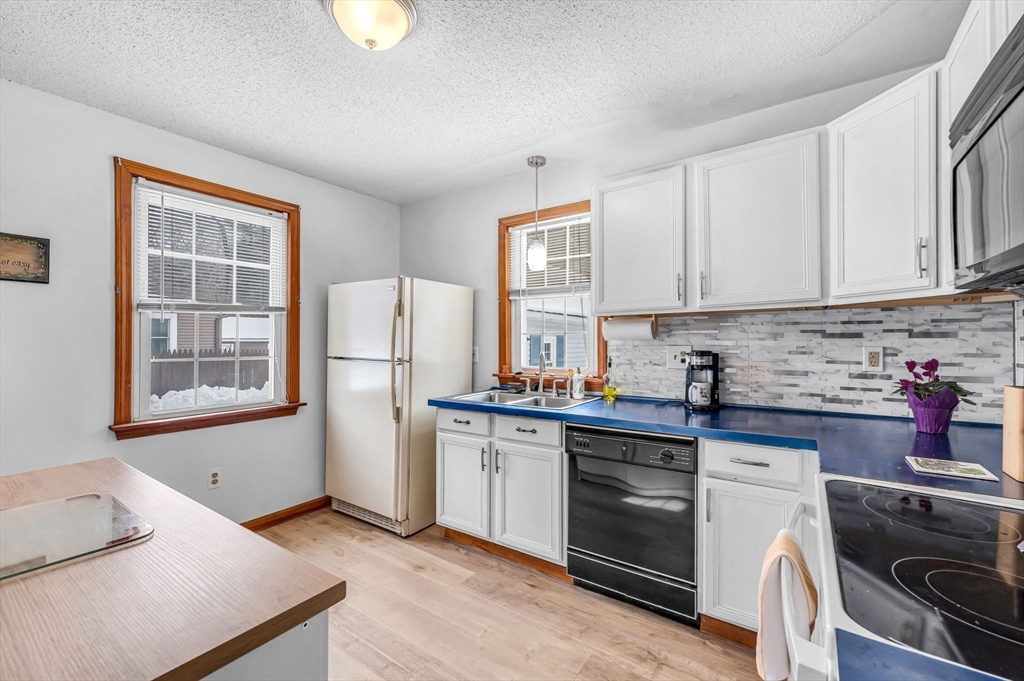 365 Maple Road Longmeadow, MA 01106 - Photo 9 of 32