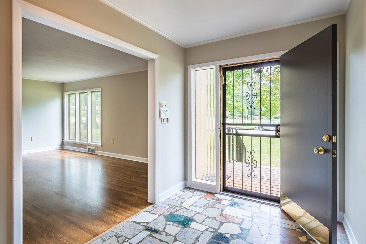 86 Poinciana Road Memphis, TN 38120 - Photo 3 of 25 Gallery Image 3