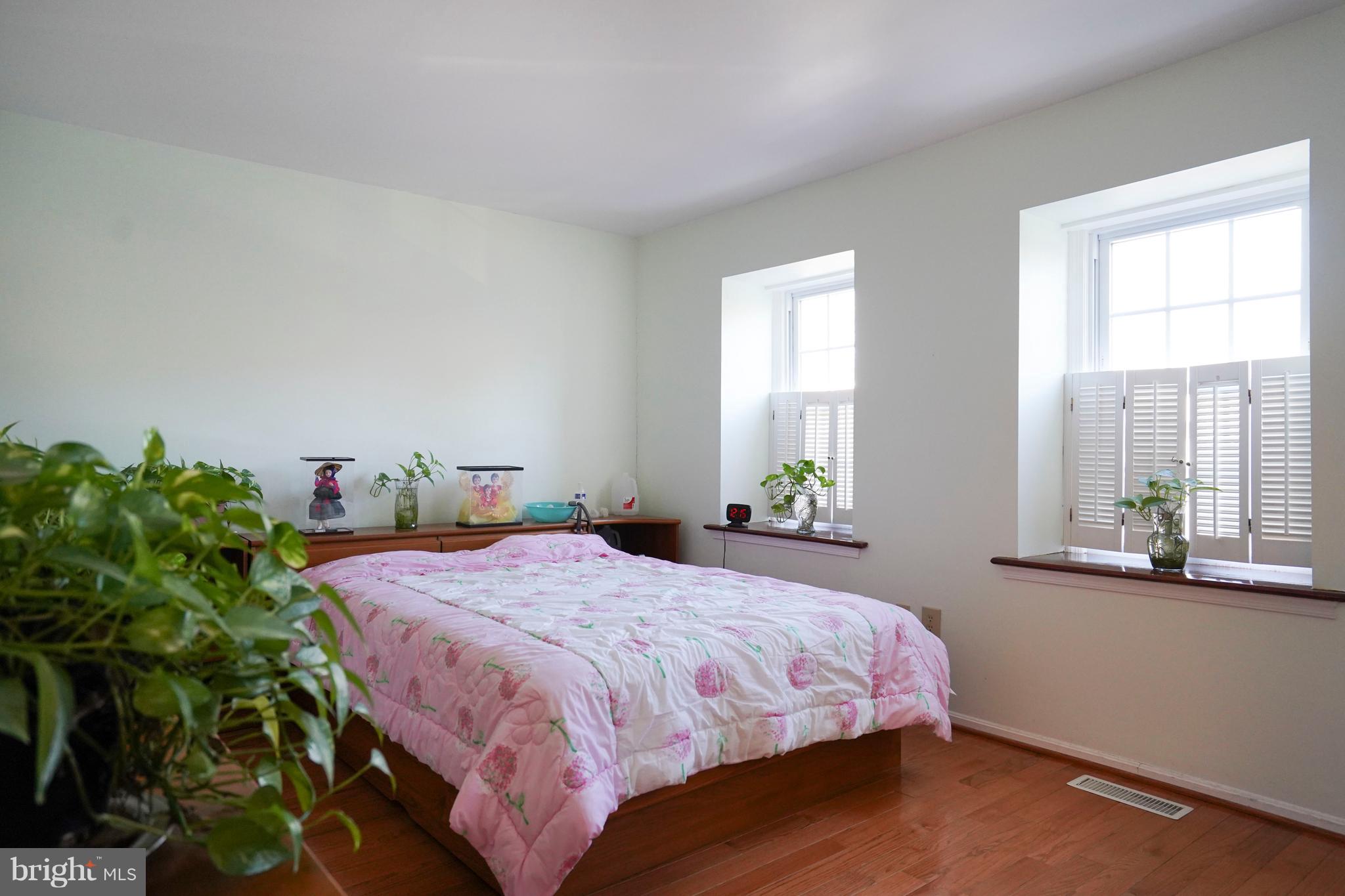 8836 Surveyors Place Springfield, VA 22152 - Photo 23 of 48 a bedroom with a bed and a window
