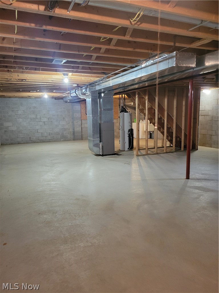 2028 Palmyra Road Southwest Warren, OH 44481 - Photo 15 of 21 The basement would be great finished!