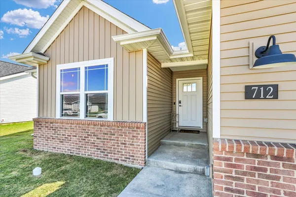 $455,000 | 712 Cates Drive, Mahomet, IL 61853