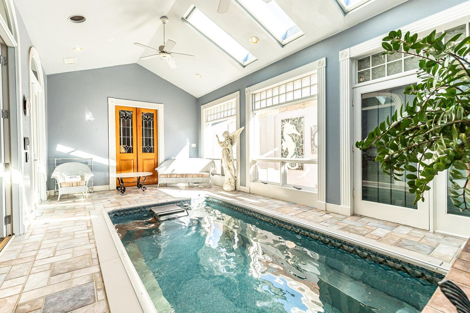 4603 94th Street Lubbock, TX 79424 - Photo 6 of 46 a living room with large window