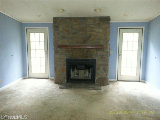 8820 Circle Drive Rural Hall, NC 27045 - Photo 3 of 9 Living Room.