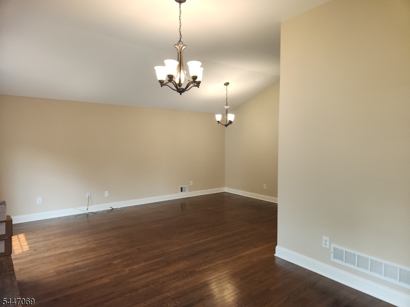 112 Brentwood Road Raritan, NJ 08869 - Photo 4 of 18