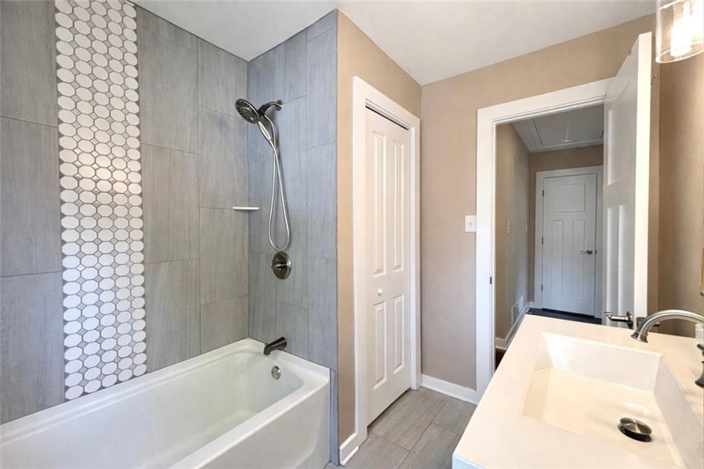 1291 Lorenzo Drive Southwest Atlanta, GA 30310 - Photo 13 of 20 a bathroom with a tub shower and a sink