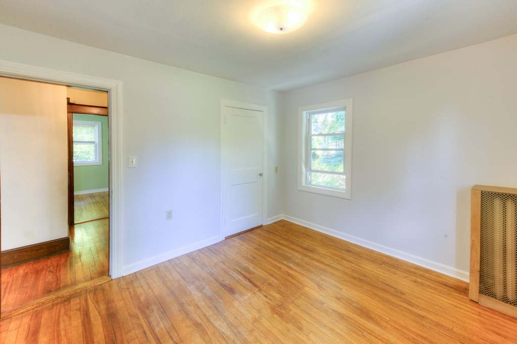 148 Whitmarsh Avenue Worcester, MA 01606 - Photo 19 of 34