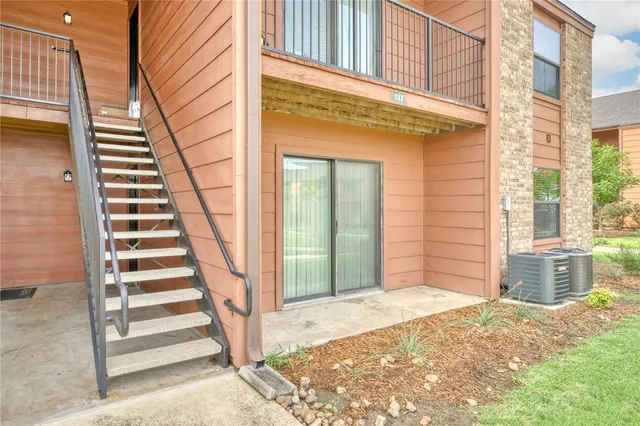 a view of a entrance of the house