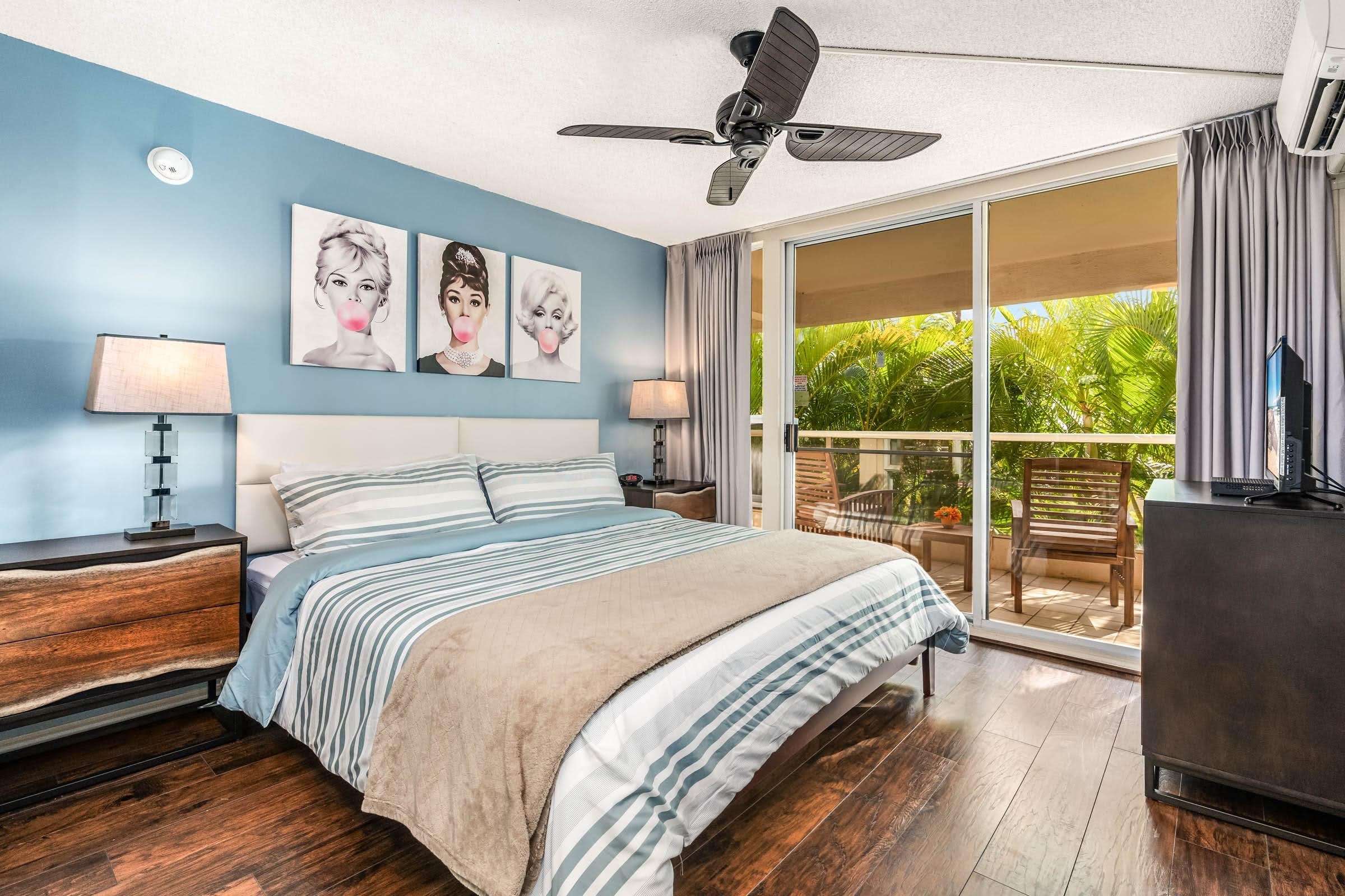 2575 South Kihei Road, Unit G209 Kihei, HI 96753 - Photo 12 of 27 a bedroom with a large bed and a window