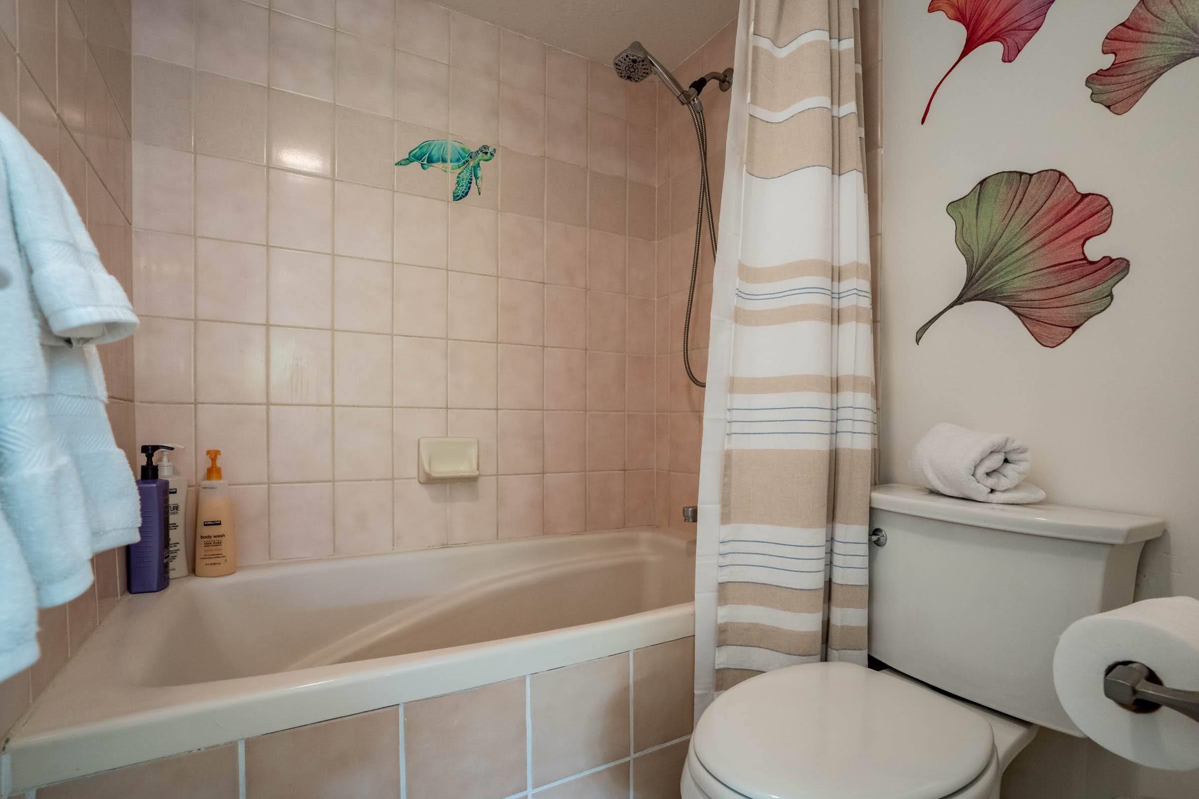 2575 South Kihei Road, Unit G209 Kihei, HI 96753 - Photo 16 of 27 a bathroom with a toilet and a shower