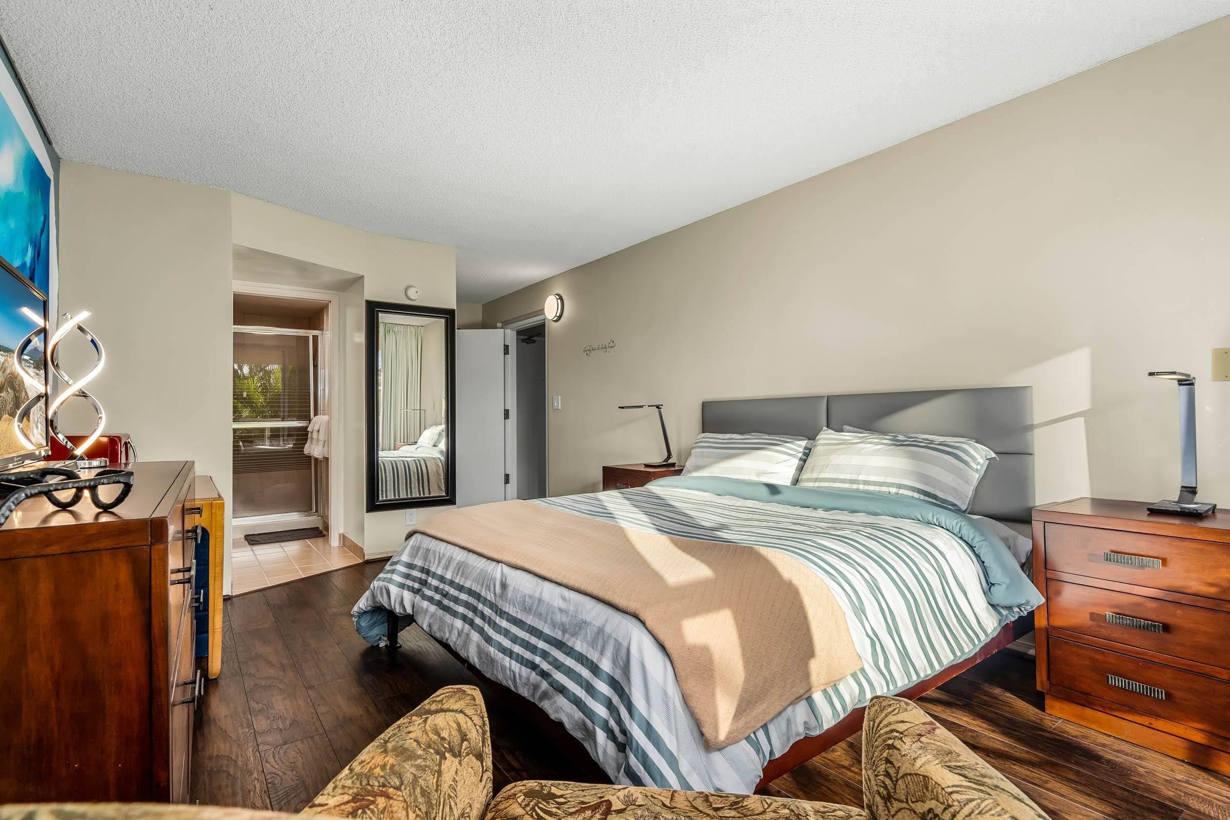 2575 South Kihei Road, Unit G209 Kihei, HI 96753 - Photo 19 of 27 a bedroom with a bed and wooden floor