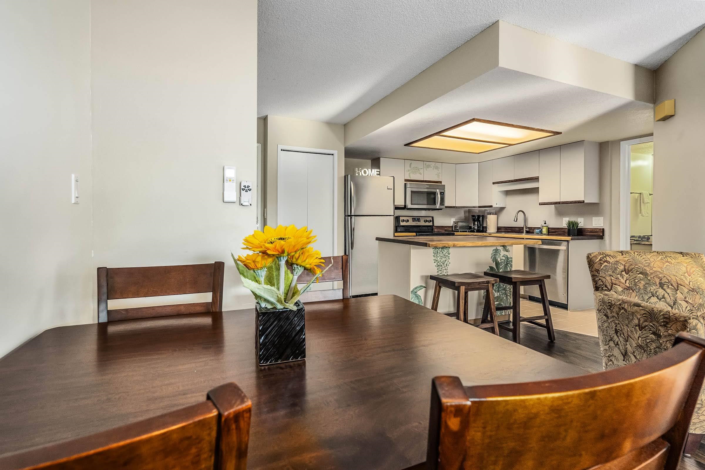 2575 South Kihei Road, Unit G209 Kihei, HI 96753 - Photo 3 of 27 a dining room with furniture and chandelier