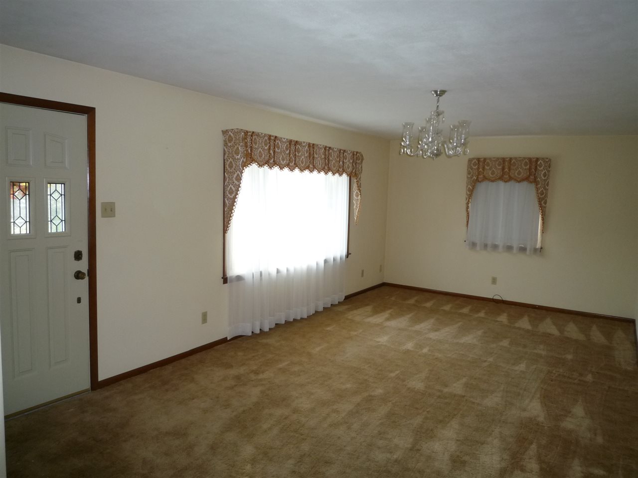1734 Magnolia Road Vincennes, IN 47591 - Photo 3 of 12 Gallery Image 3